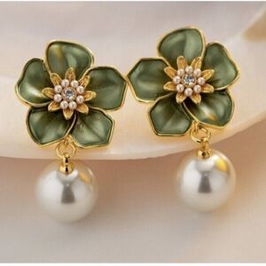 Enamel floral Pearl Camellia earrings Green 925 stud Vintage womens jewelry